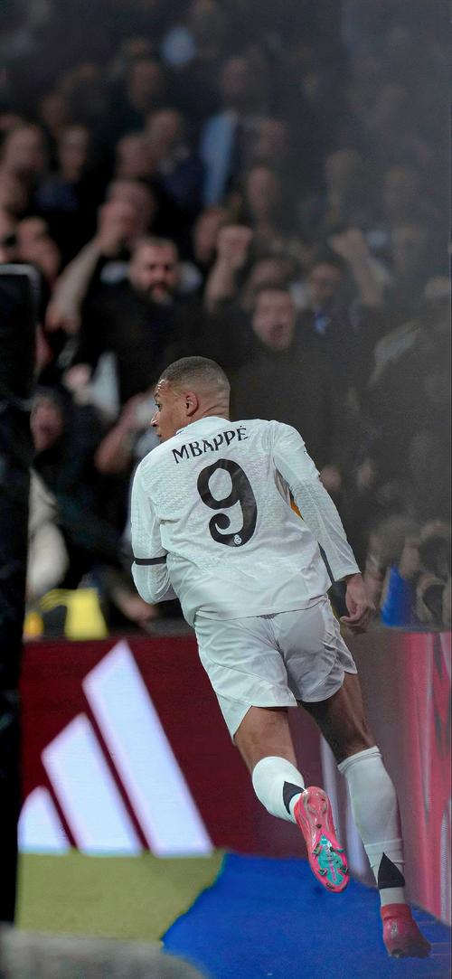 詹姆斯防守篮板超科比大腿！41岁30分场次联盟第二！